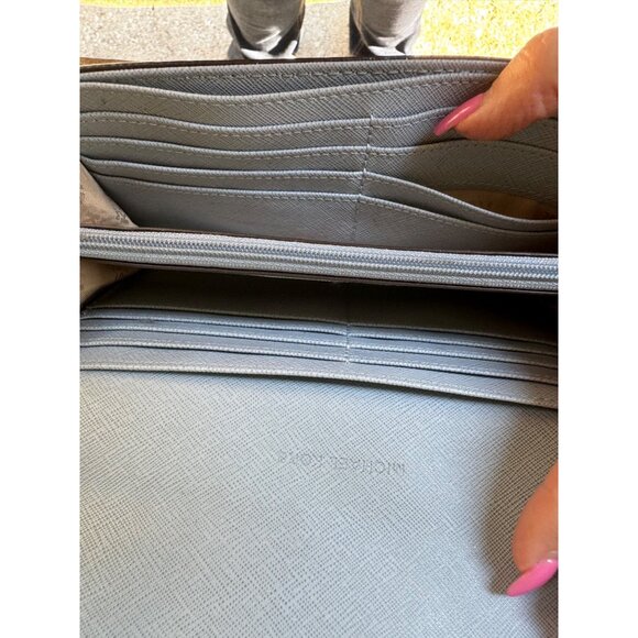 Michael Kors powder blue wallet - Picture 4 of 10